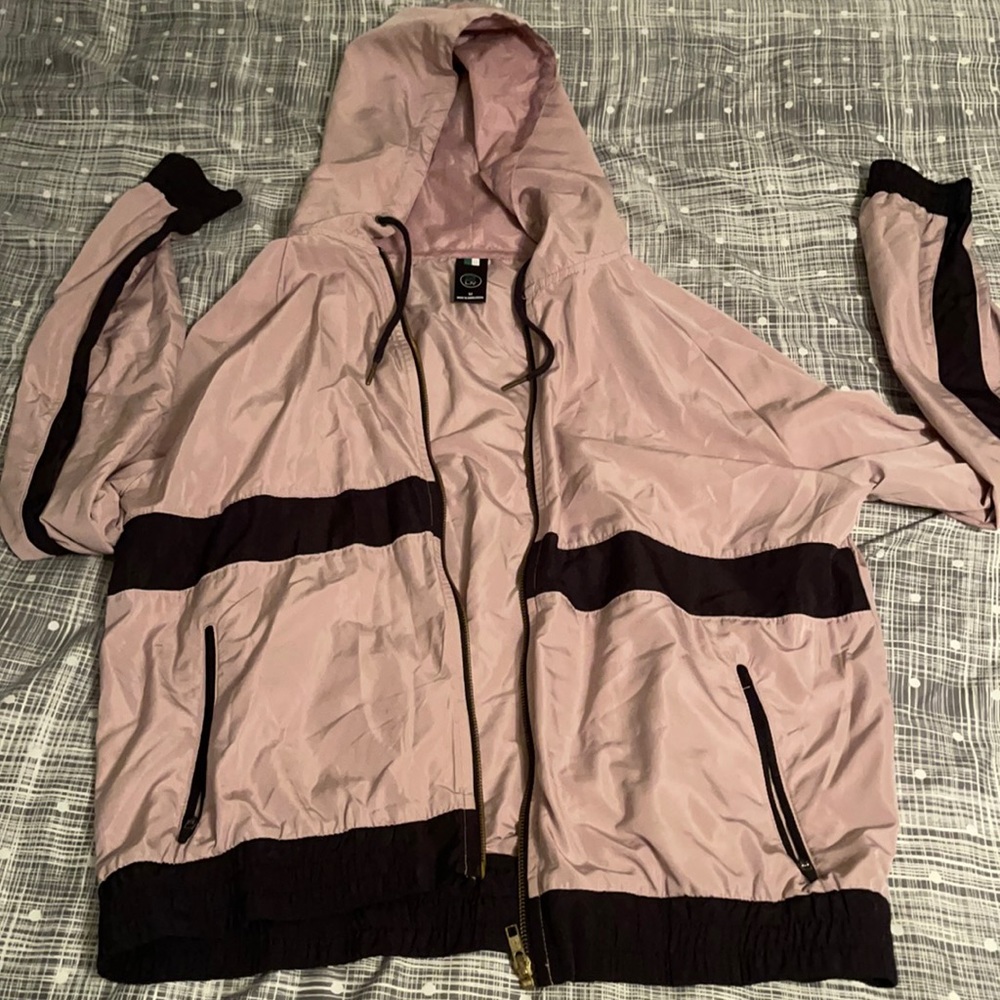 2 LIV, windbreaker, fits M. Rose gold and black.